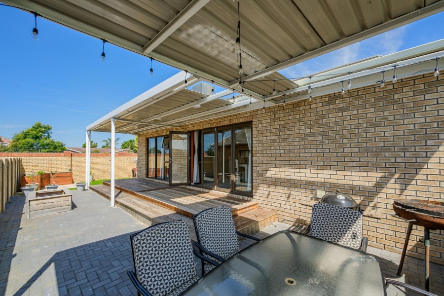 2 Bedroom Property for Sale in Sherwood Eastern Cape